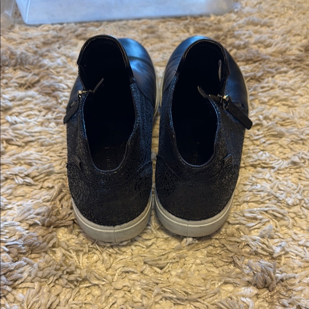 Ecco Black Athletic Shoes - Picture 3 of 7